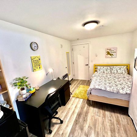 Micro Studio Apartment 10 Minutes Walk To University Of Washington Сиатъл Екстериор снимка