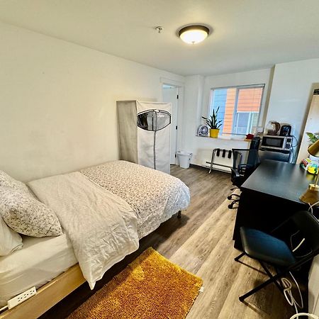 Micro Studio Apartment 10 Minutes Walk To University Of Washington Сиатъл Екстериор снимка