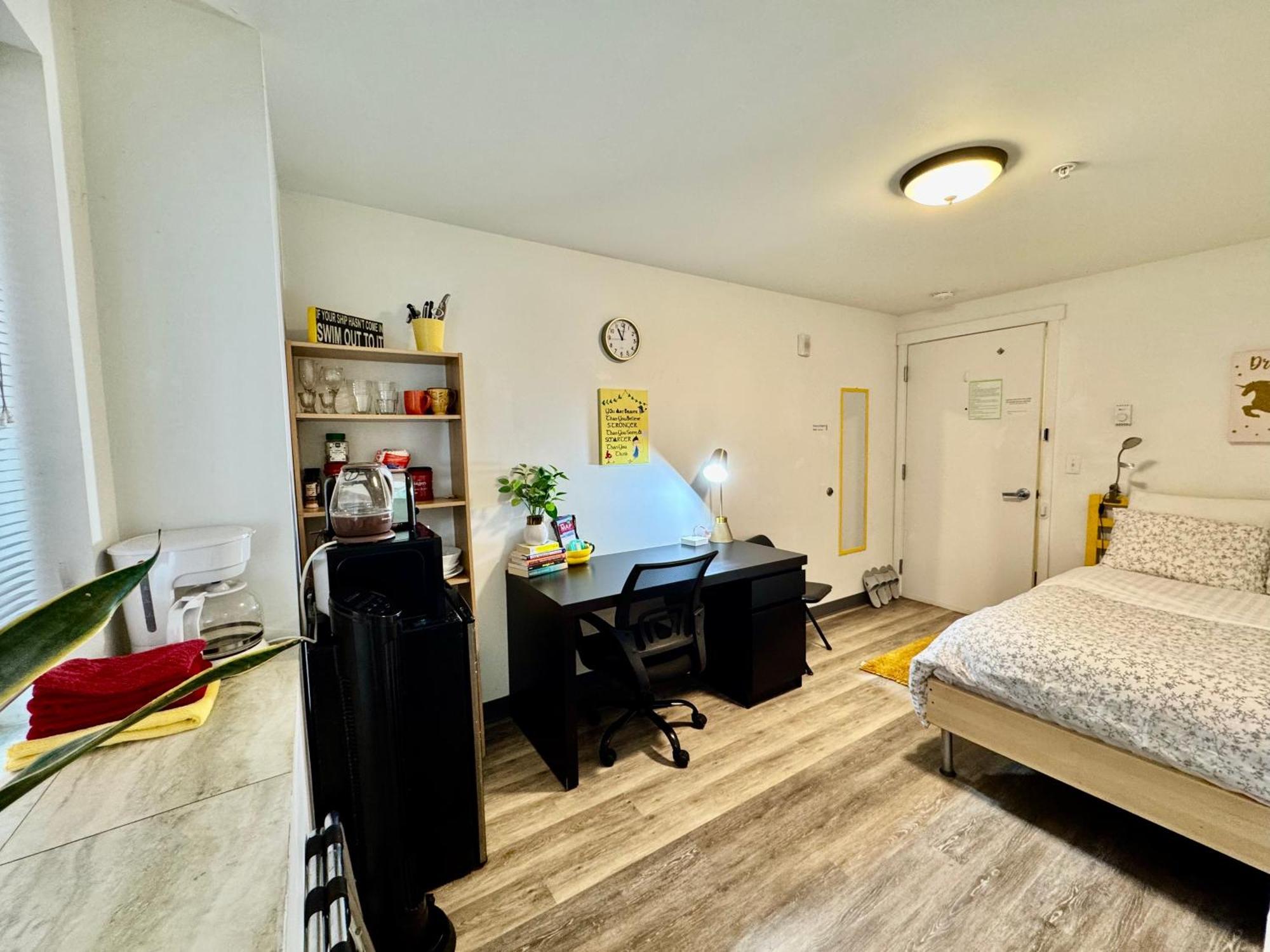 Micro Studio Apartment 10 Minutes Walk To University Of Washington Сиатъл Екстериор снимка